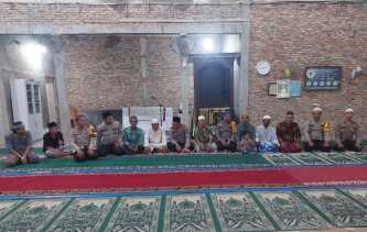 Usai Isya Berjamaah, Polsek Panipahan Sampaikan Pesan Pemilu Damai