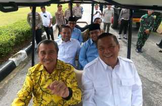 Dikumpulkan Irjen Iqbal, 3 Paslon Gubernur Riau Tampak Akrab Naik Mobil Golf