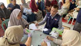 PMI Riau dan Mahasiswa Bergerak untuk Warga Terdampak Banjir di Rumbai
