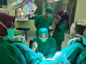 Dokter RSUD Arifin Achmad Berhasil Tangani Pasien Tanpa Rahim dan Liang Vagina