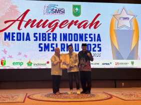 Viral Lewat Aura Farming Pacu Jalur, Dimas Kuansing Sabet Penghargaan Kreator Pilihan SMSI Riau