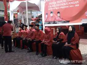 Sebelum Daftar ke KPU, Bacaleg PDI Perjuangan Ditepuk Tepung Tawar