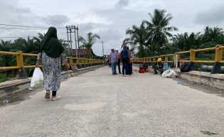 Jembatan Sungai Rokan Mulai Dibuka, Baru Motor dan Mobil Kecil yang Boleh Lewat