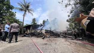 Kebakaran Hebohkan Warga Cik Ditiro Pekanbaru, 6 Unit Damkar Diterjunkan