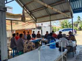 Personel Sat Binmas Polres Rokan Hulu Laksanakan Preemtif dan Cooling System Pilkada 2024 di Desa Ngaso