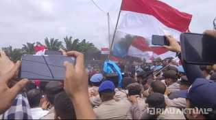 Tolak Eksekusi Lahan dari PN Siak, Polisi Bentrok Dengan Pendemo 4 Orang Cedera