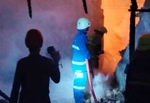 Rumah di Bukit Raya Ludes Terbakar, Api Dikuasai dalam Satu Jam