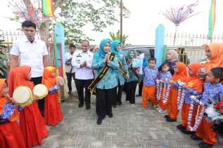 Pj Ketua TP-PKK Riau, Zuliana Rahman Hadi Kunjungi TK Dayang Suri: Dukung Transisi Menyenangkan dari PAUD ke SD