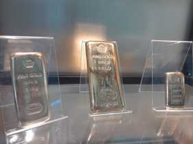 Harga Emas Antam Hari Ini Berubah jadi Rp 2.589 Juta per Gram