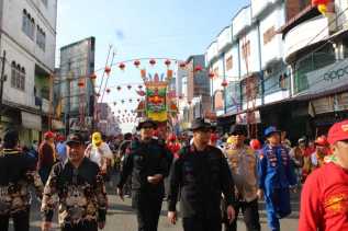 Brimob Polda Riau Kawal Ketat Festival Bakar Tongkang di Bagansiapiapi