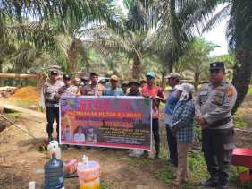Polsek Bangko Pusako Sosialisasikan Larangan Membakar Lahan di Bangko Jaya