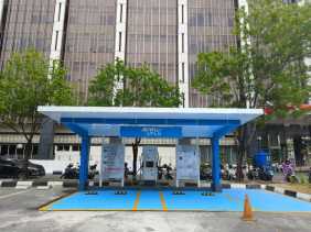 Kantor Gubernur Riau Menyediakan SPKLU untuk Pengisian Kendaraan Listrik Umum