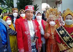 Nakes Teladan RSUD Tengku Rafian Siak Diundang Kemenkes Untuk Upacara HUT RI Bersama Presiden