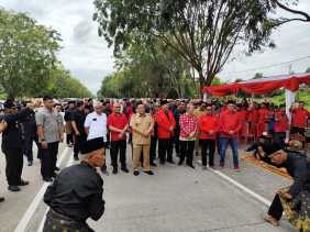 Plt Gubri hingga Mantan Bupati Arwin dan Syamsuar Hadiri Peresmian Kantor DPC PDI-P Siak