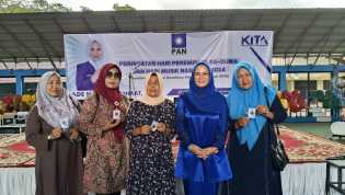 Ade Hartati Rahmat Bersama Seribuan Relawan Luncurkan Kartu Anggota Konstituen 'KITA'