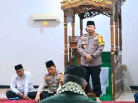 AKBP Asep Sujarwadi Sambut Pagi dengan Shalat Shubuh Berjamaah dan Sosialisasi Siak Bermadah
