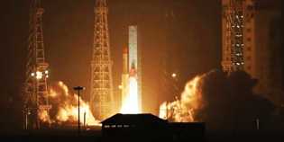 Untuk Kali Pertama Iran Luncurkan Tiga Satelit ke Ruang Angkasa