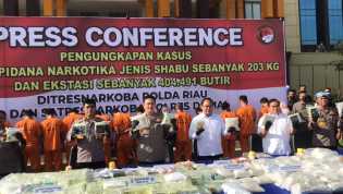 Polda Riau Gagalkan Peredaran 203 Kg Sabu dan 400 Ribu Ekstasi