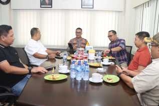 Sambil Ngopi, Polres Inhil Ngobrol Pilkada Ciptakan Situasi Kondusif di Inhil