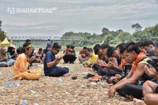 Tradisi dan Ritual Adat Warnai Persiapan Pacu Jalur di Sungai Kuantan