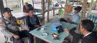 Sukseskan Pemilu 2024, Babinkamtibmas Polsek Teluk Belengkong Sambangi Masyarakat Desa Sakarotan