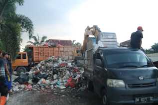 Angkutan Sampah Mandiri Dilarang Beroperasi, DLHK Pekanbaru Turunkan Petugas Pengawas