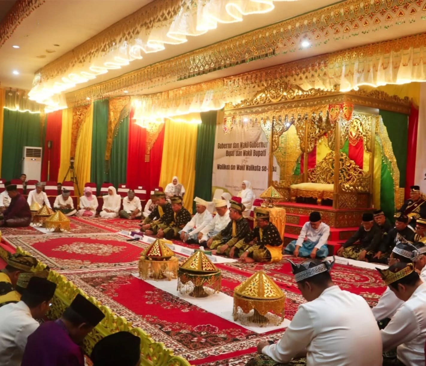 Ketua DPRD Riau Hadiri Tepuk Tepung Tawar Gubernur Riau