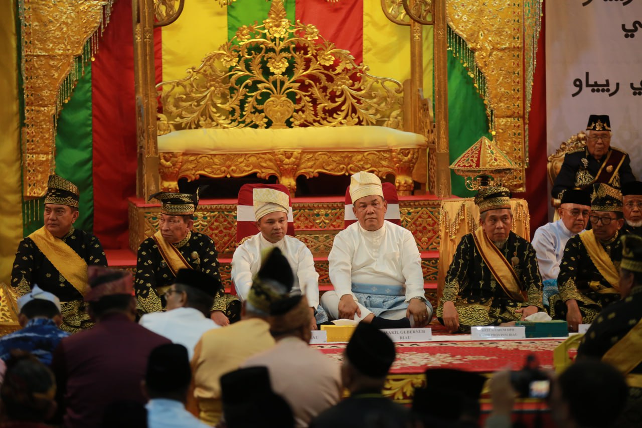 Ketua DPRD Riau Hadiri Tepuk Tepung Tawar Gubernur Riau
