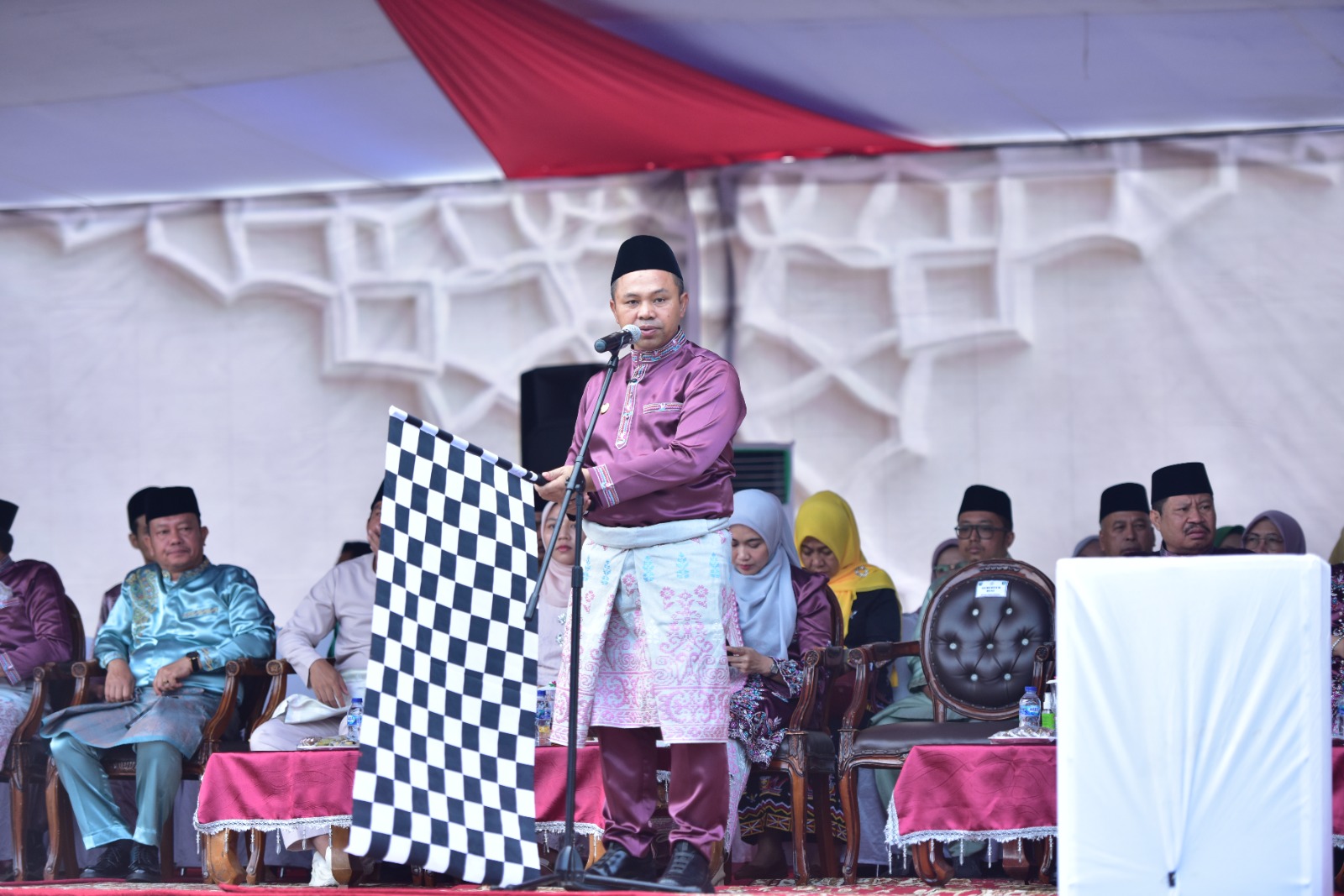 Pawai Ta'aruf Kafilah Bengkalis Tampil Memukau, Ketua DPRD Bengkalis: Ini Cerminan Semangat dan Identitas Daerah