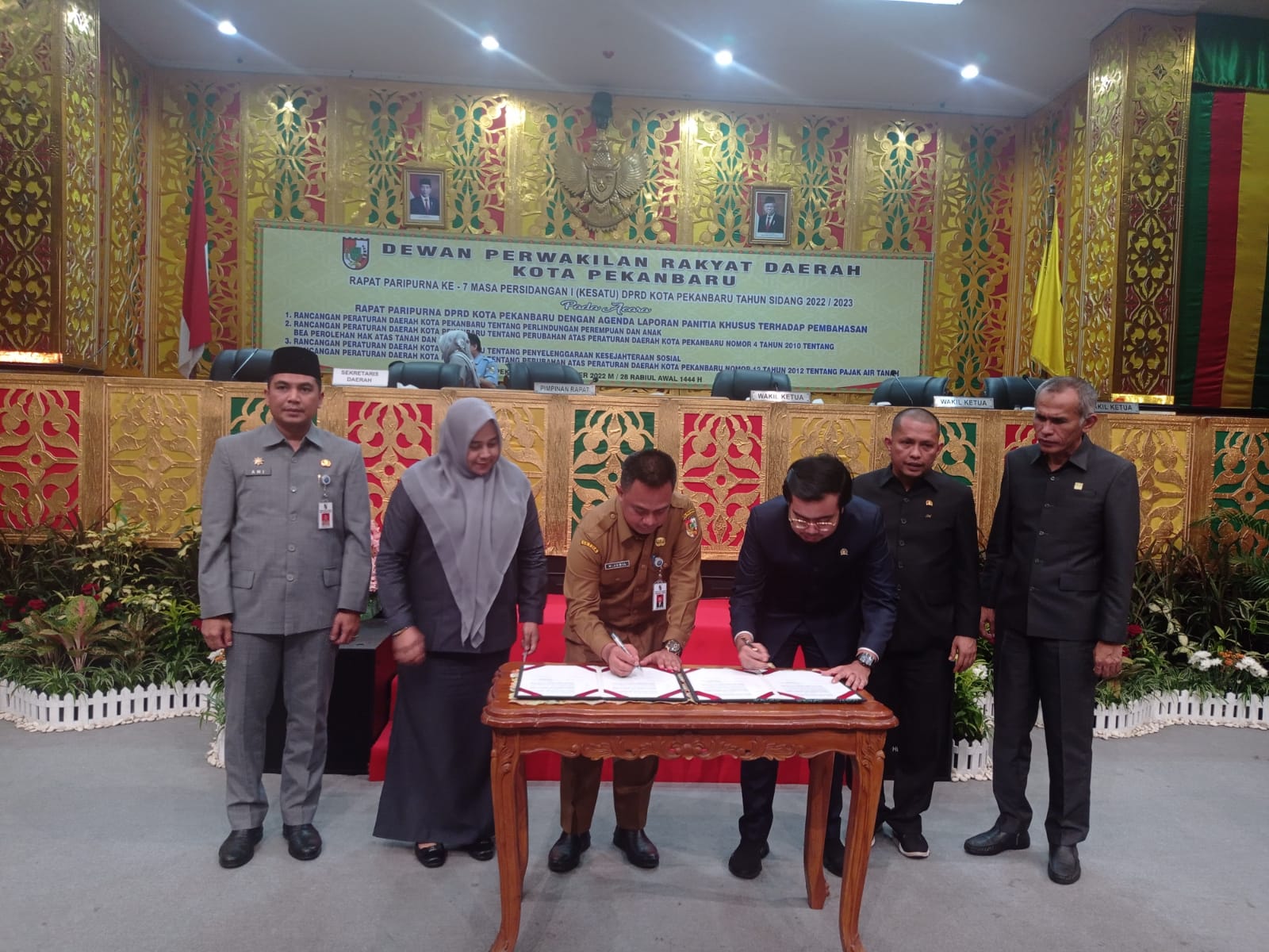 DPRD Pekanbaru Sahkan Perda Perlindungan Perempuan dan Anak dan Perda BPTHB