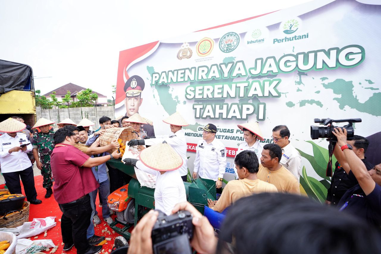 Berhasil Panen Raya Jagung Tahap I, Pj Sekdaprov Apresiasi Kapolda Riau