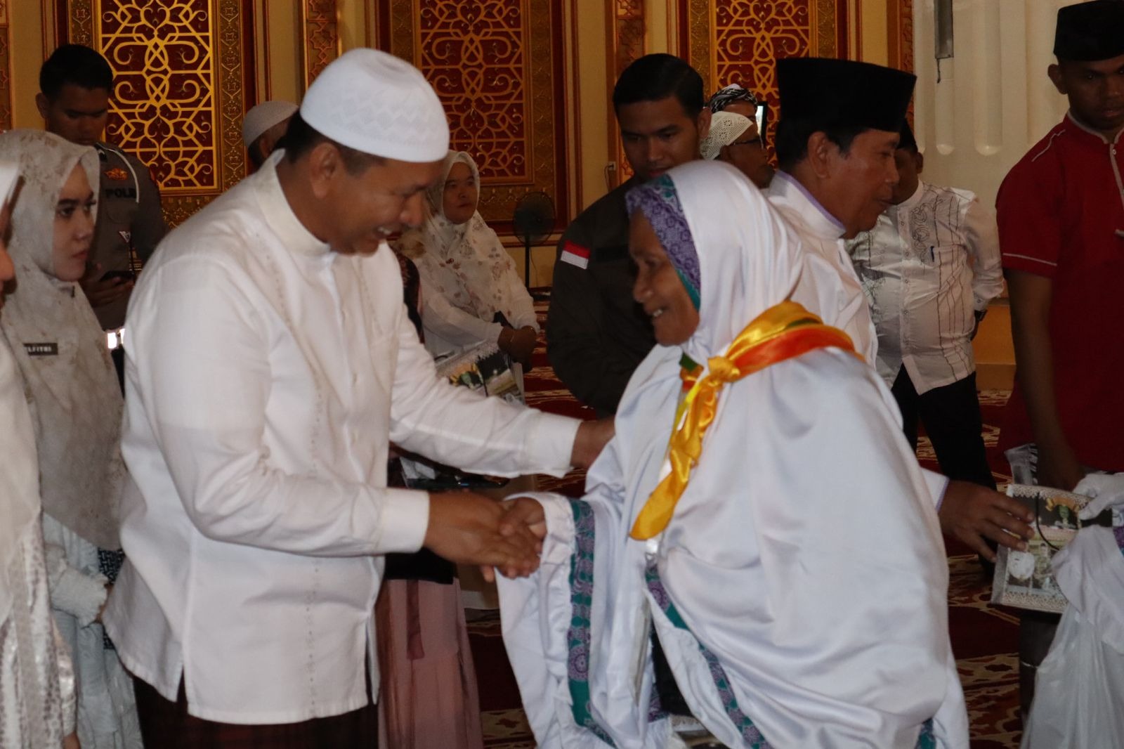 Bupati Sukiman Lepas Jamaah Calon Haji Rohul dengan Penuh Haru