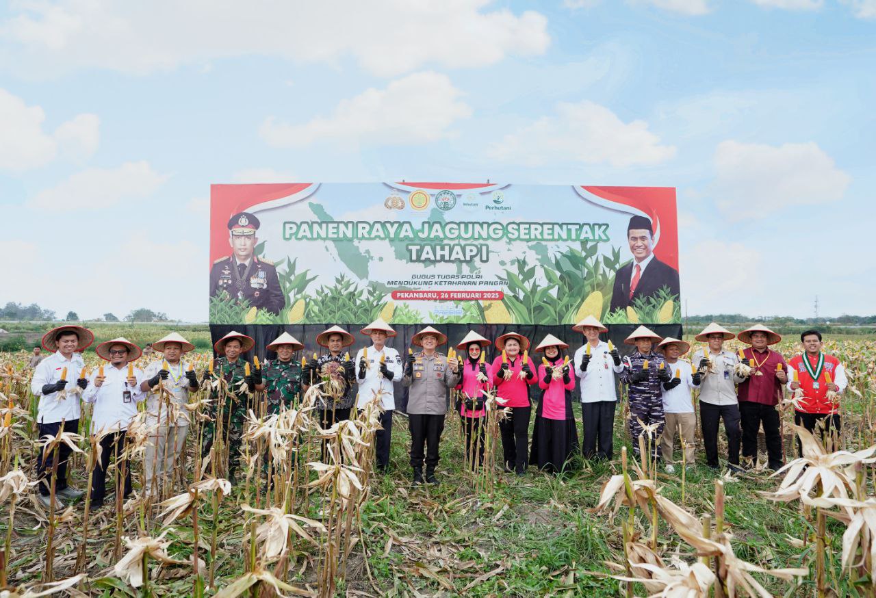 Berhasil Panen Raya Jagung Tahap I, Pj Sekdaprov Apresiasi Kapolda Riau