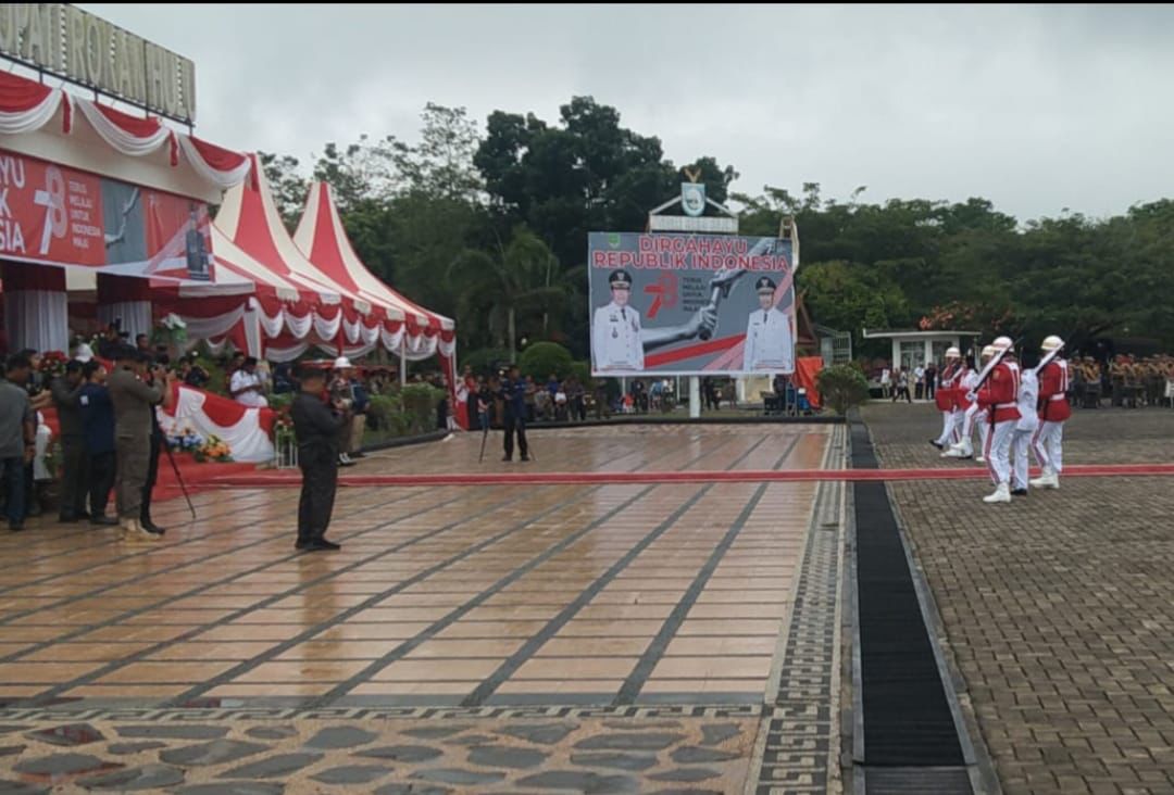 Upacara Peringatan HUT RI Ke-78 di Rokan Hulu yang Khidmat Meski Diguyur Hujan