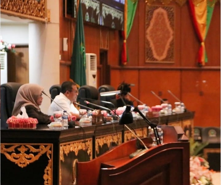 DPRD Riau Gelar Paripurna Pembentukan Susunan Fraksi-fraksi