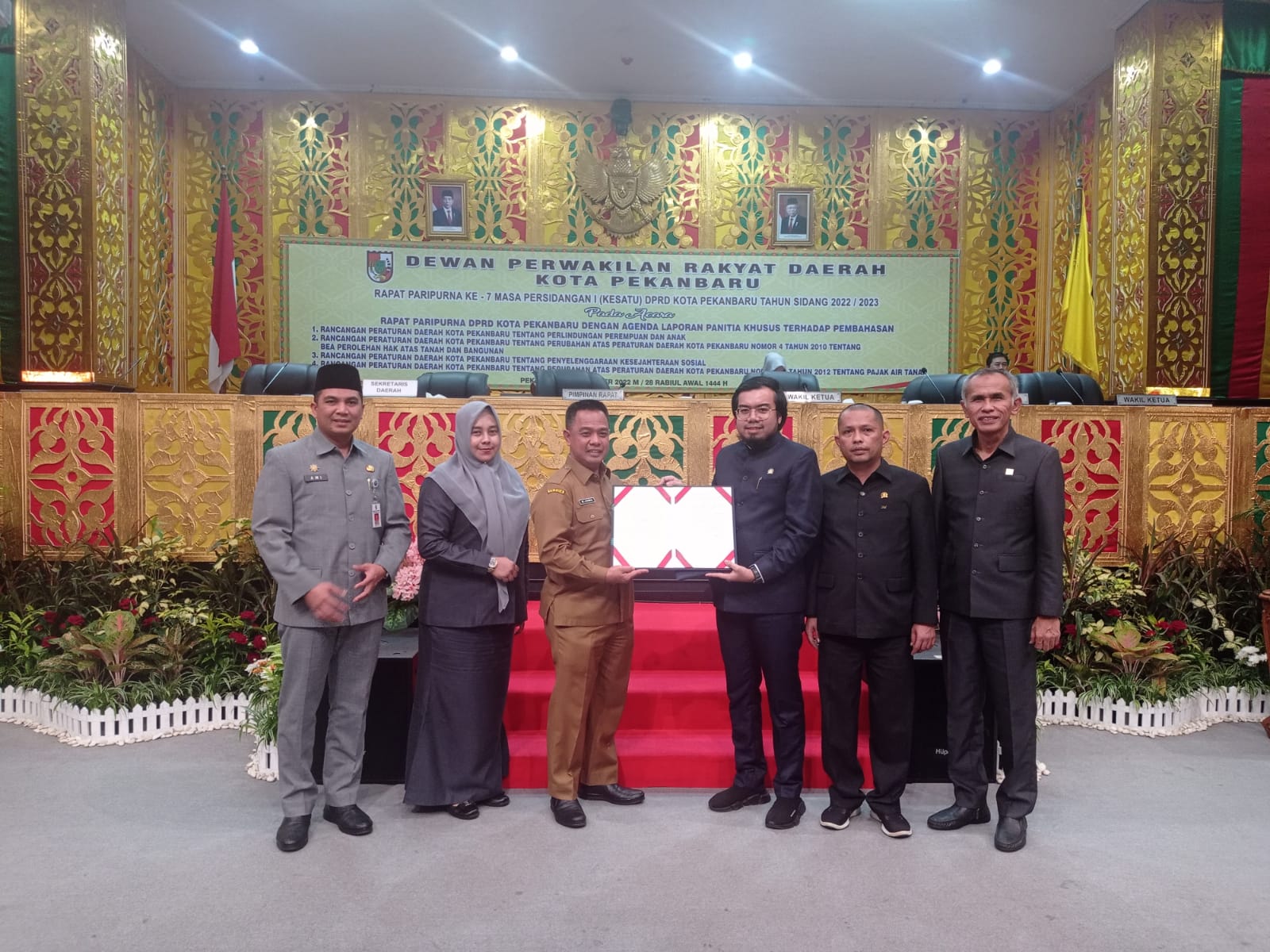 DPRD Pekanbaru Sahkan Perda Perlindungan Perempuan dan Anak dan Perda BPTHB