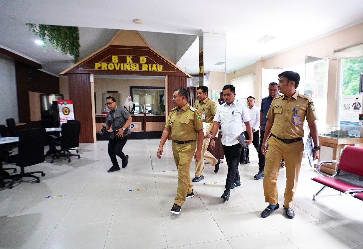 Gubri Abdul Wahid dan Wagubri SF Hariyanto Kunjungi BKD Riau, Ini Pembahasannya