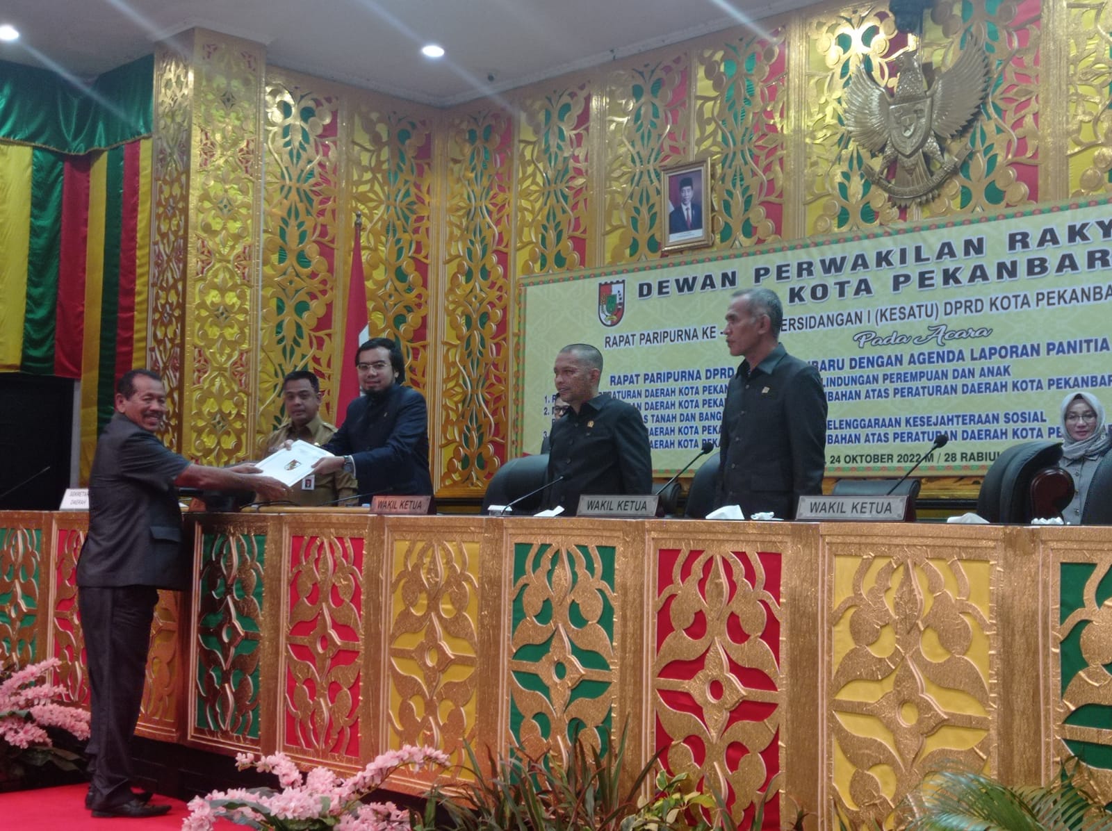 DPRD Pekanbaru Sahkan Perda Perlindungan Perempuan dan Anak dan Perda BPTHB